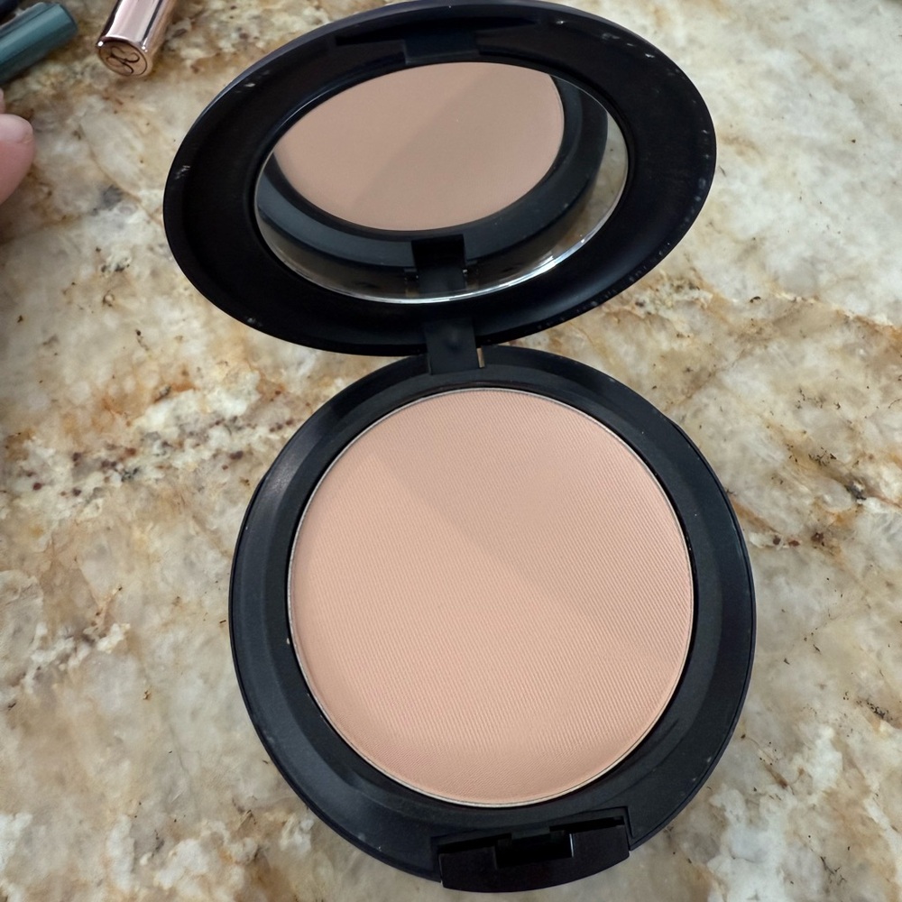 Mac New Studio Fix Powder Plus Foundation - Picture 5 of 6